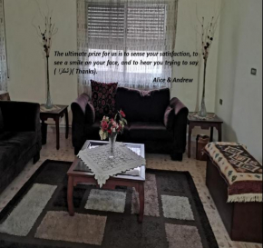 Alice & Andrew Apt. Few Steps to Madaba Old City Center